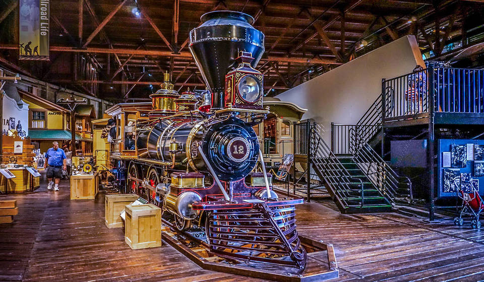 A menos de dos horas de San Francisco hay un museo afiliado al Smithsonian con la mayor colección de locomotoras del oeste de EE. UU.