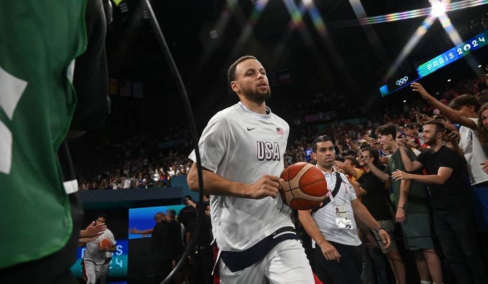 Steph Curry subastará más de 70 pares de zapatillas este mes y el 100 % de los beneficios se destinará a los jóvenes de Oakland