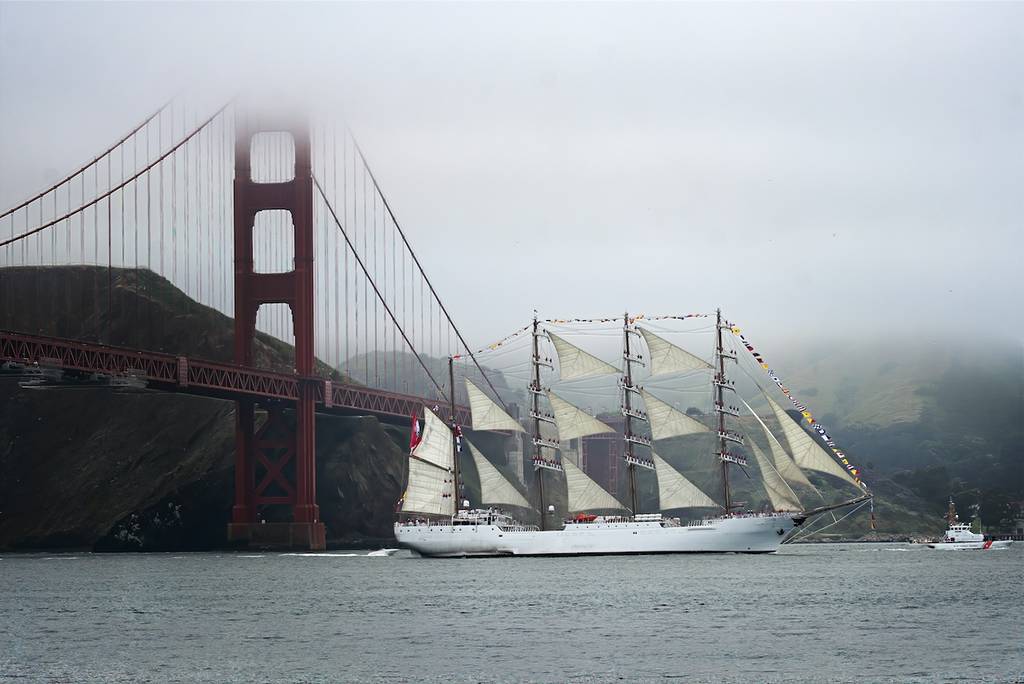 un gran barco en San Francisco