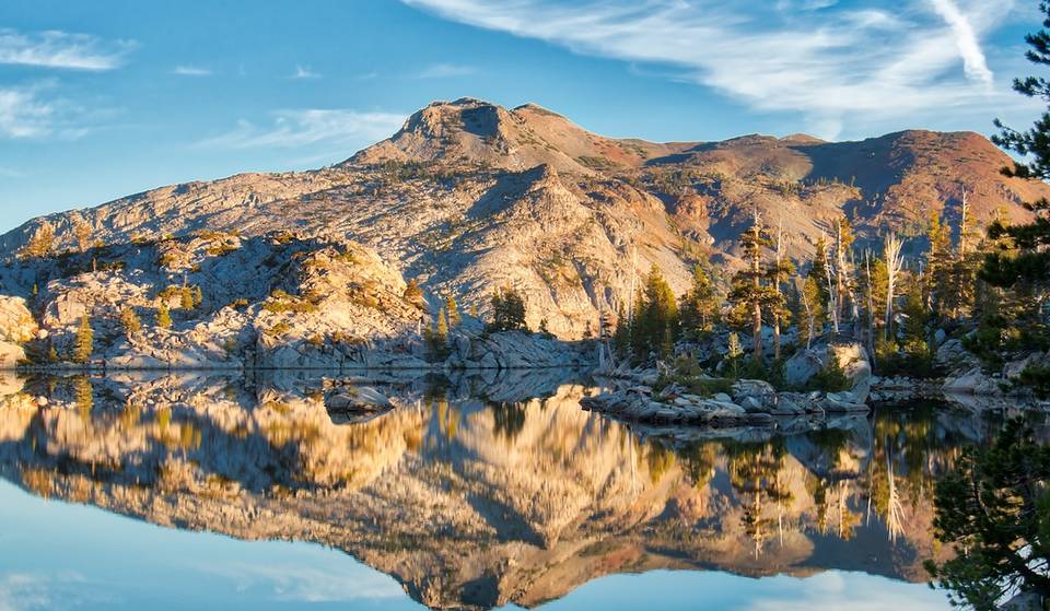 Este circuito alpino de 165 millas en California acaba de entrar en la lista de National Geographic de las «100 rutas de senderismo imprescindibles en la vida», y se tarda 15 días en dar la vuelta al lago alpino más grande de Norteamérica.