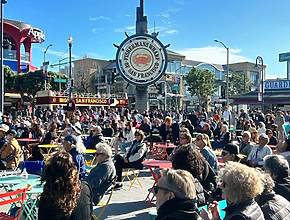 Fisherman’s Wharf ha puesto en marcha una serie de fiestas callejeras gigantes y gratuitas cada dos semanas con conciertos frente al mar durante todo el verano; aquí tienes el programa
