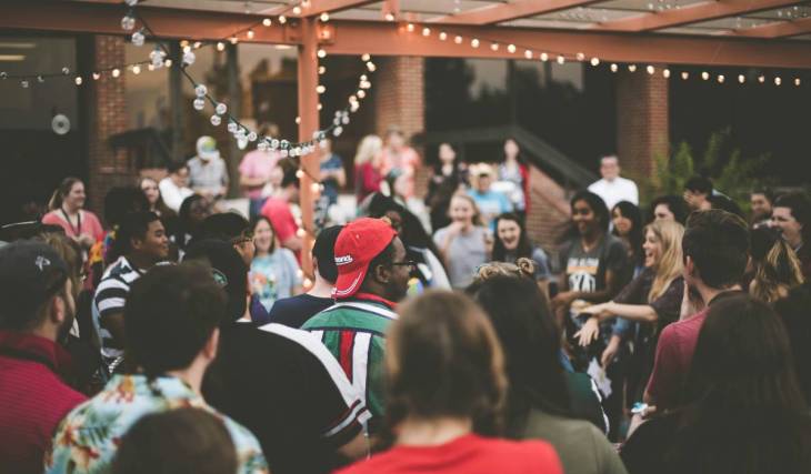 A rooftop bar in Downtown SF is hosting a free party with DJs, karaoke, and craft vendors this June