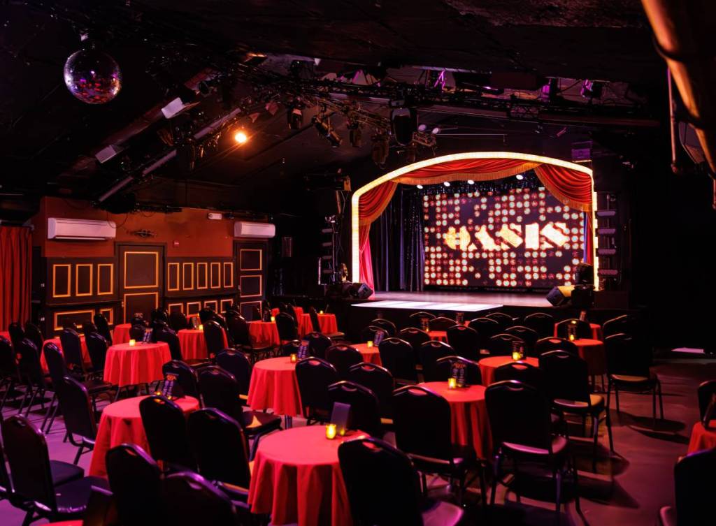 El escenario del Oasis SF
