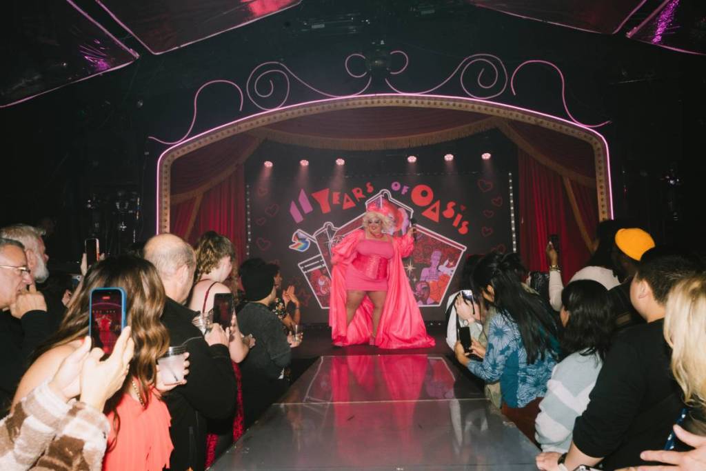 El querido club de drag queens de San Francisco, Oasis, vuelve oficialmente este verano con una gran fiesta, y las entradas se están vendiendo rapidísimo