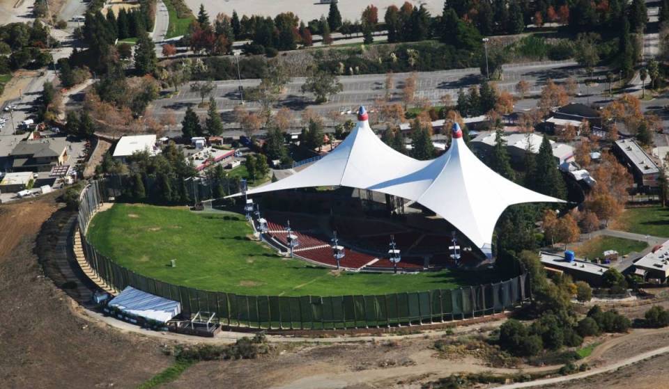 A 40 minutos de San Francisco: lo que en su día fue un vertedero cerrado al público durante décadas, este parque de 750 acres alberga ahora uno de los mejores recintos de conciertos al aire libre de la bahía.