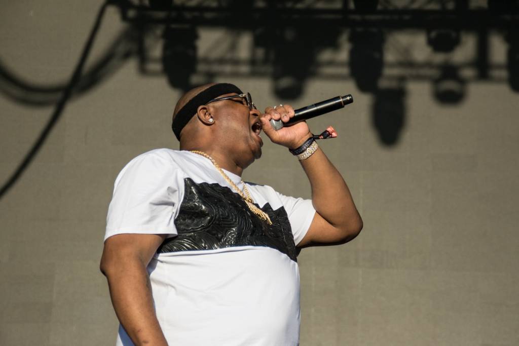 NAPA, CALIFORNIA - 26 DE MAYO DE 2018: E-40 en concierto en el BottleRock Napa Valley, en Napa, California