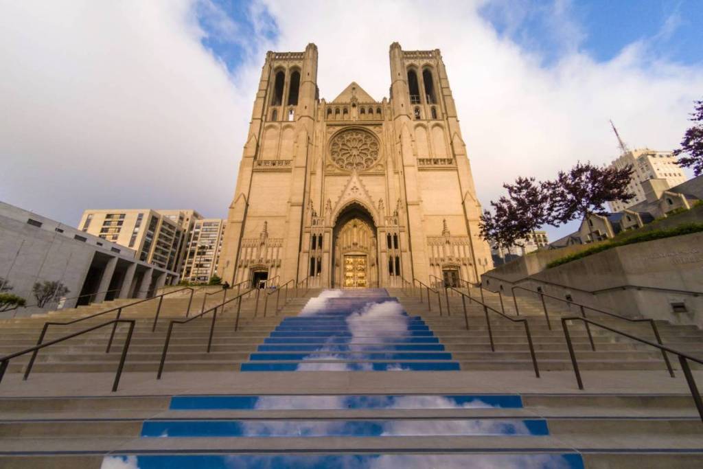 Grace Cathedral SF facade and front steps