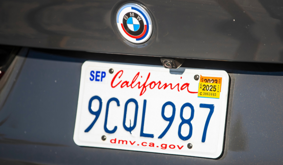 Después de 46 años, California se ha quedado sin combinaciones para las matrículas: este es el nuevo formato que se estrena ahora