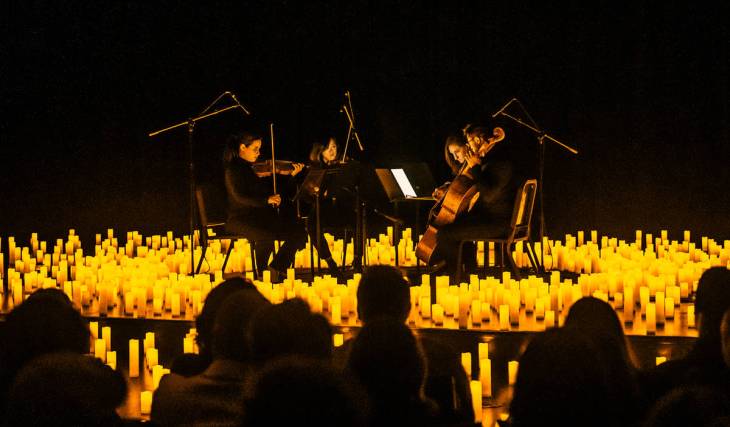 Desde una majestuosa sinagoga de 1850 cerca de Lake Street hasta el histórico Fairmont San Francisco en lo alto de Nob Hill: aquí tienes los magníficos lugares que acogen los conciertos «Candlelight» esta temporada
