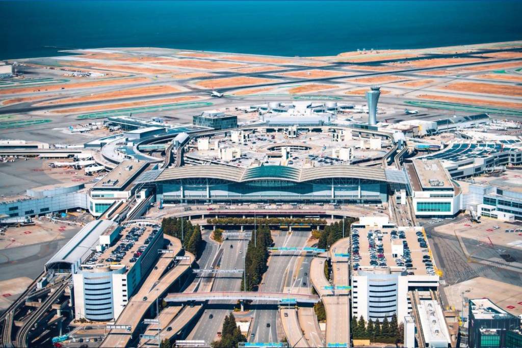 Las pistas del SFO y una vista aérea del aeropuerto