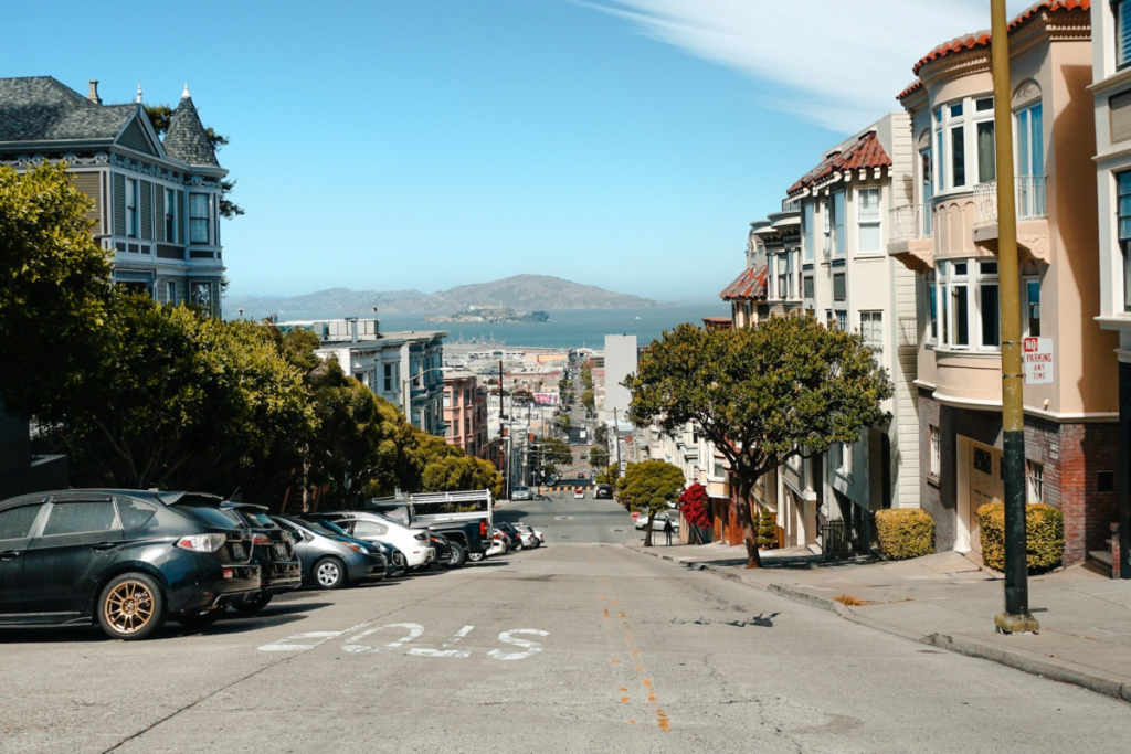 Vista de un barrio de San Francisco sobre la bahía
