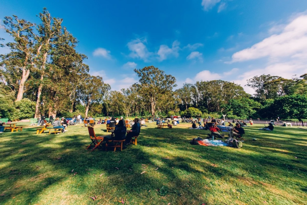 El pintoresco Golden Gate Park de San Francisco se despide de su bar temporal: no te pierdas el último fin de semana de copas al aire libre, food trucks y música en directo