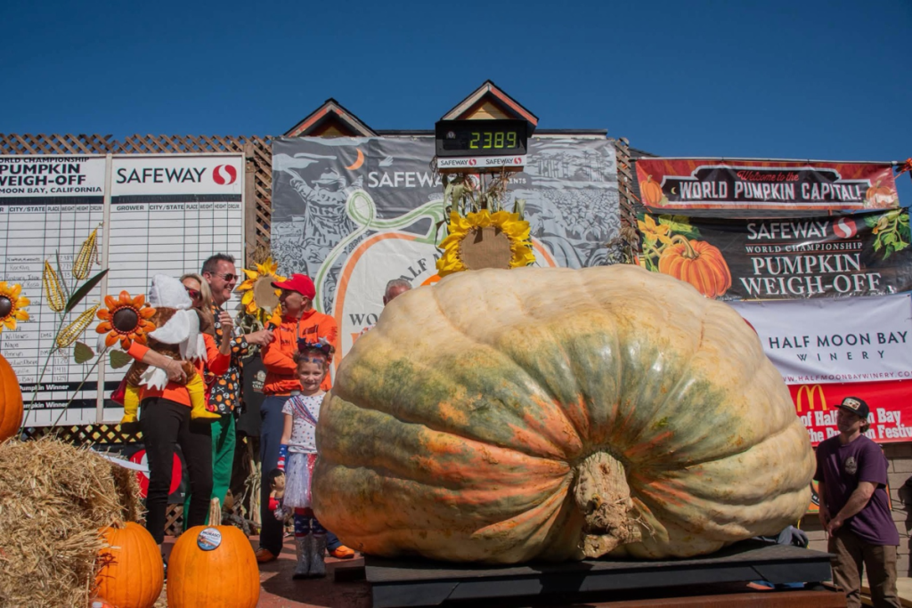 Ganador del concurso de pesaje de calabazas de Half Moon Bay