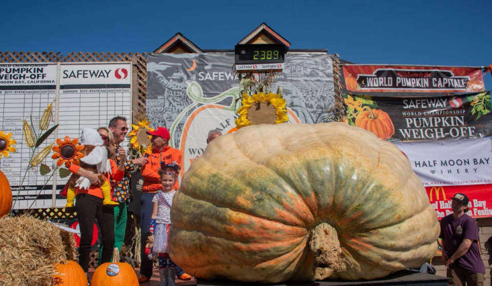 En 1974, una calabaza de 132 libras ganó el primer concurso de Half Moon Bay; 52 años después, un gigantesco ejemplar de 2.389 libras es la estrella del festival gratuito de 2026 que se celebra este fin de semana.