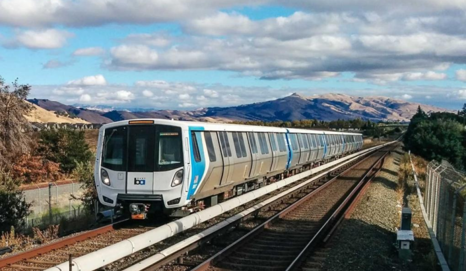 Te explicamos por qué tu tren de BART reducirá la velocidad de repente y se detendrá exactamente a las 10:15 de la mañana del jueves