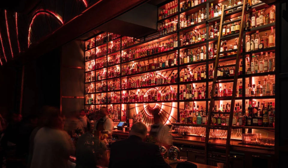 Desde un bar clandestino de la época de la Ley Seca de los años 20 hasta un popular local de música en directo, este club de jazz de San Francisco sigue ofreciendo música en directo todas las noches