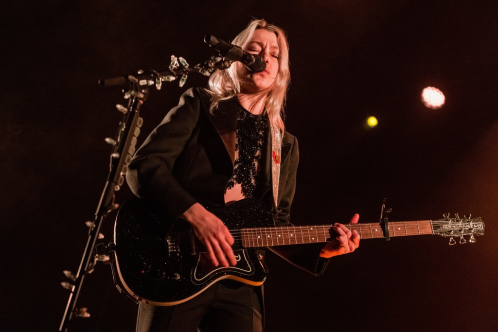 Phoebe Bridgers viene a San Francisco este octubre, y todavía puedes conseguir entradas por menos de 100 dólares