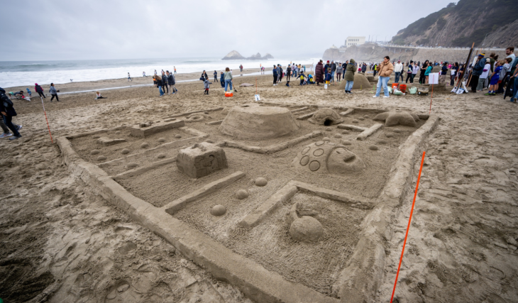 En 1983, el primer Leap Sandcastle Classic se celebró en Ocean Beach; 43 años después, miles de personas se reunirán este sábado para el mayor concurso de castillos de arena del norte de California.