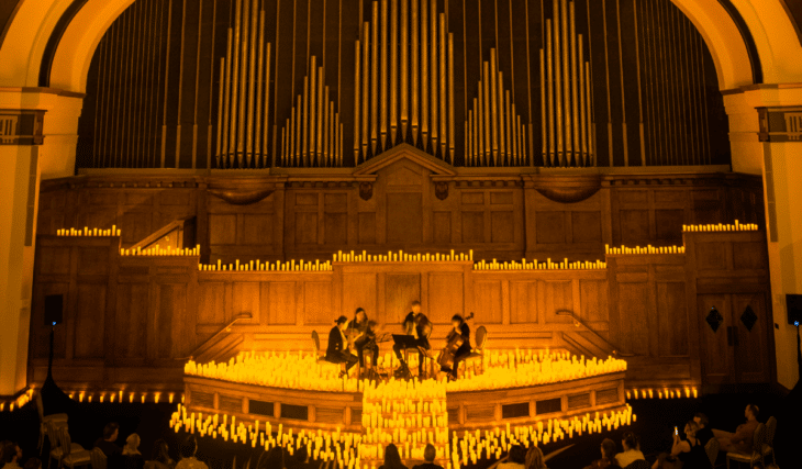 Estos íntimos conciertos a la luz de las velas están iluminando Seattle, dando vida a todo tipo de música, desde Vivaldi hasta Adele, bajo el resplandor de las velas