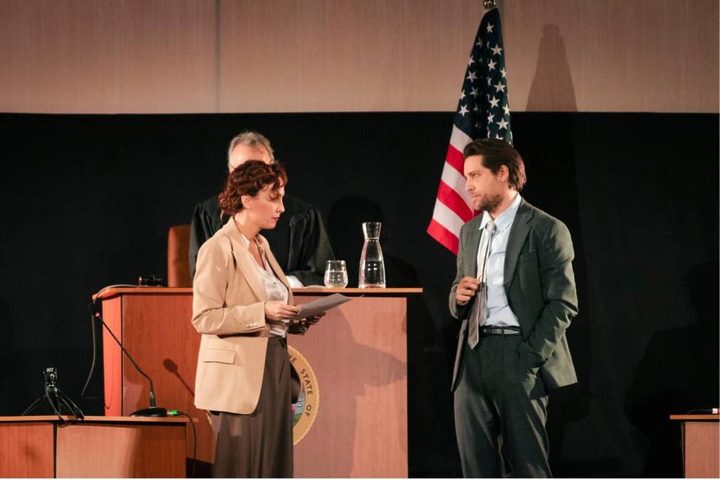 Dos abogados se conocen en immersiv eexperience Thr Jury Experience.