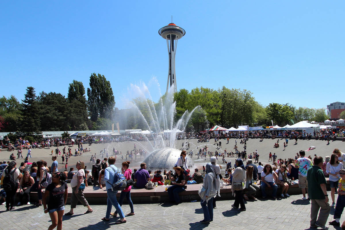 seattle center fountain and space needle