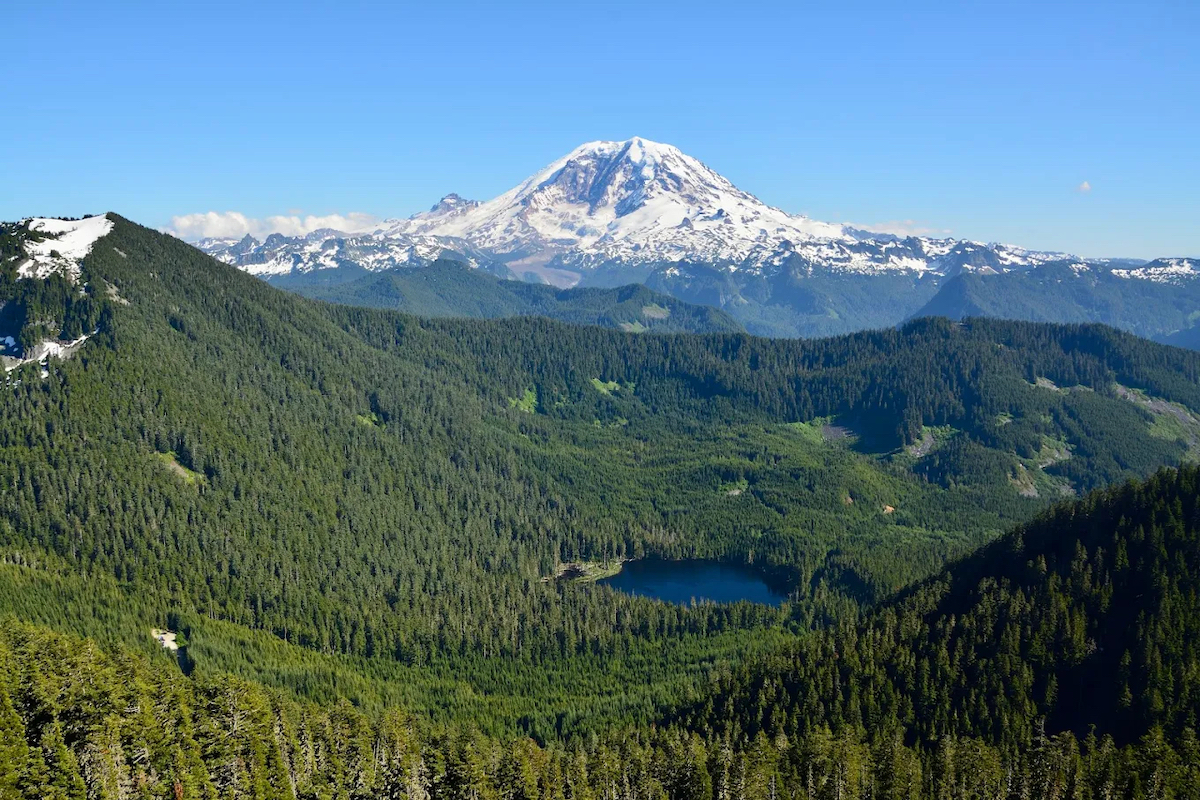 summit lake in mount rainier national park