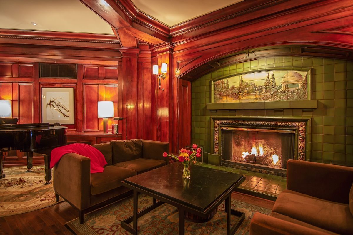 hotel sorrento fireside room