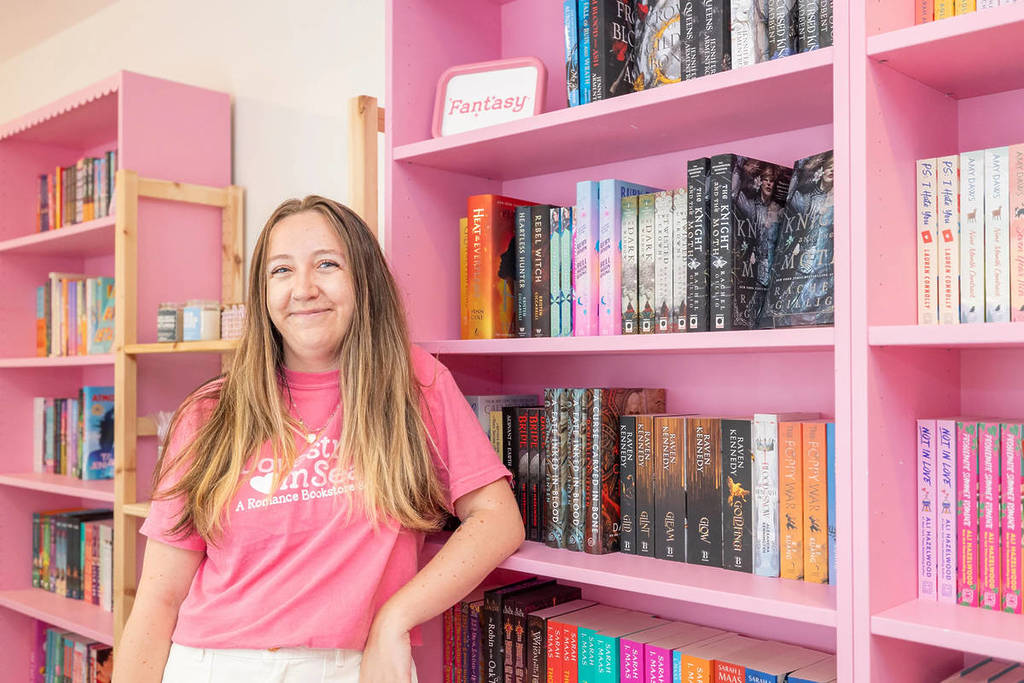 Esta librería romántica viral de Seattle ha encontrado su felicidad para siempre en una nueva ubicación permanente