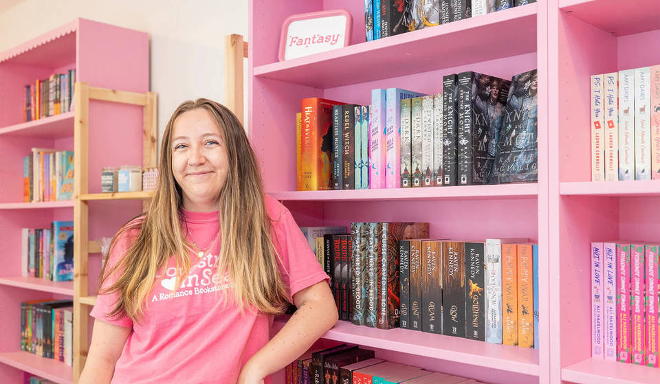 Esta librería romántica viral de Seattle ha encontrado su felicidad para siempre en una nueva ubicación permanente