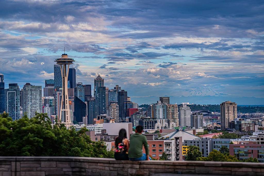 kerry park in seattle featuring the space needle