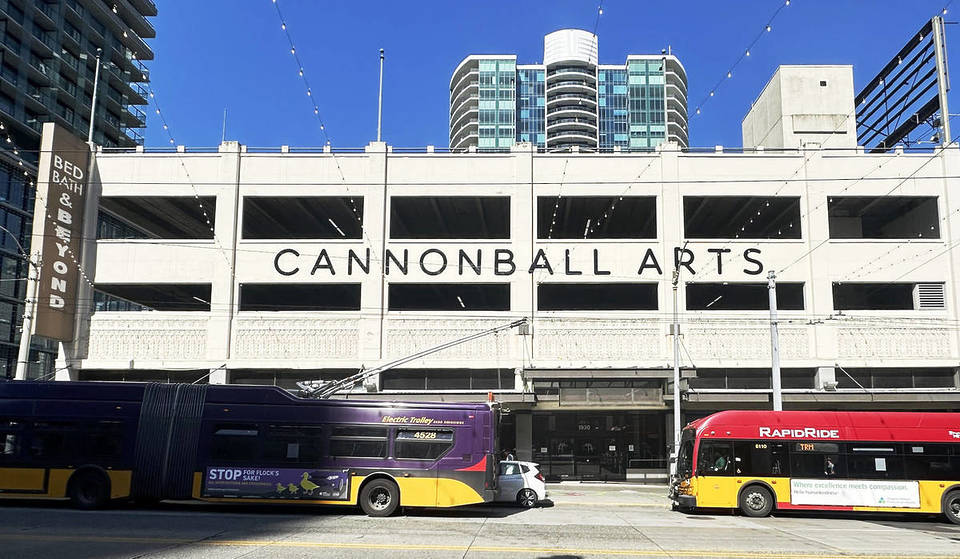 El mayor centro de arte de Seattle abre hoy sus puertas en el centro de la ciudad e invita a los visitantes a dar un paseo…
