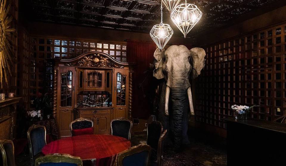 You Can See A Free Movie With Themed Cocktails At This New Speakeasy Cinema In Seattle This Fall