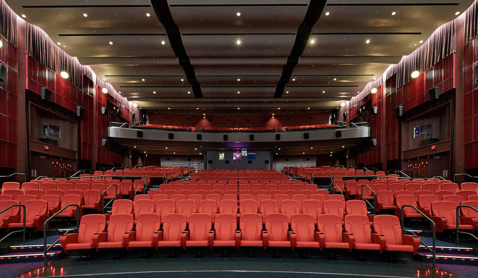 Una nueva ley obligará a todos los cines de Washington a ofrecer proyecciones semanales con subtítulos en 2026