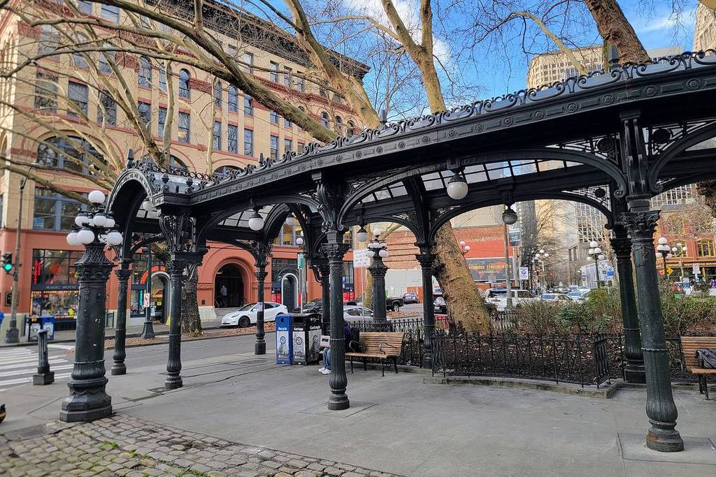 La Seattle Parks Foundation solicita donaciones de 12 dólares después de que las celebraciones de la Super Bowl dañaran la histórica pérgola y los parques de la ciudad.