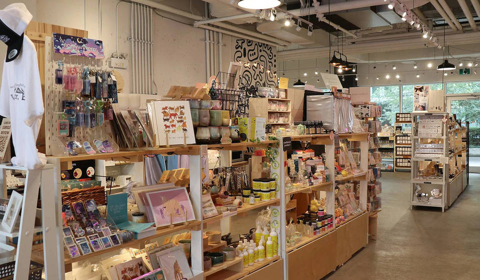 A pocos pasos del Pike Place Market, esta tienda de Seattle recién inaugurada te facilita la compra de productos locales y artesanales