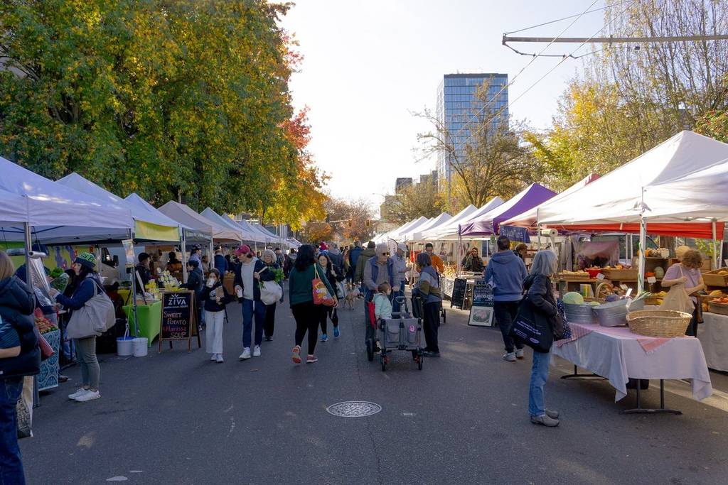 Mercado de agricultores del distrito universitario