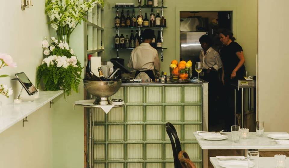 Dentro de Doris, el nuevo bar de cócteles para mujeres de Pioneer Square