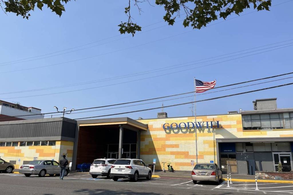 la tienda Goodwill más grande de Seattle