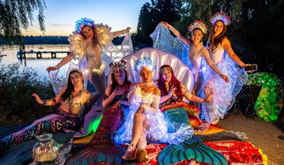 Contempla cómo se ilumina Green Lake con motivo del equinoccio de otoño: la procesión anual gratuita de farolillos de Seattle vuelve este septiembre con un desfile resplandeciente, música e instalaciones artísticas