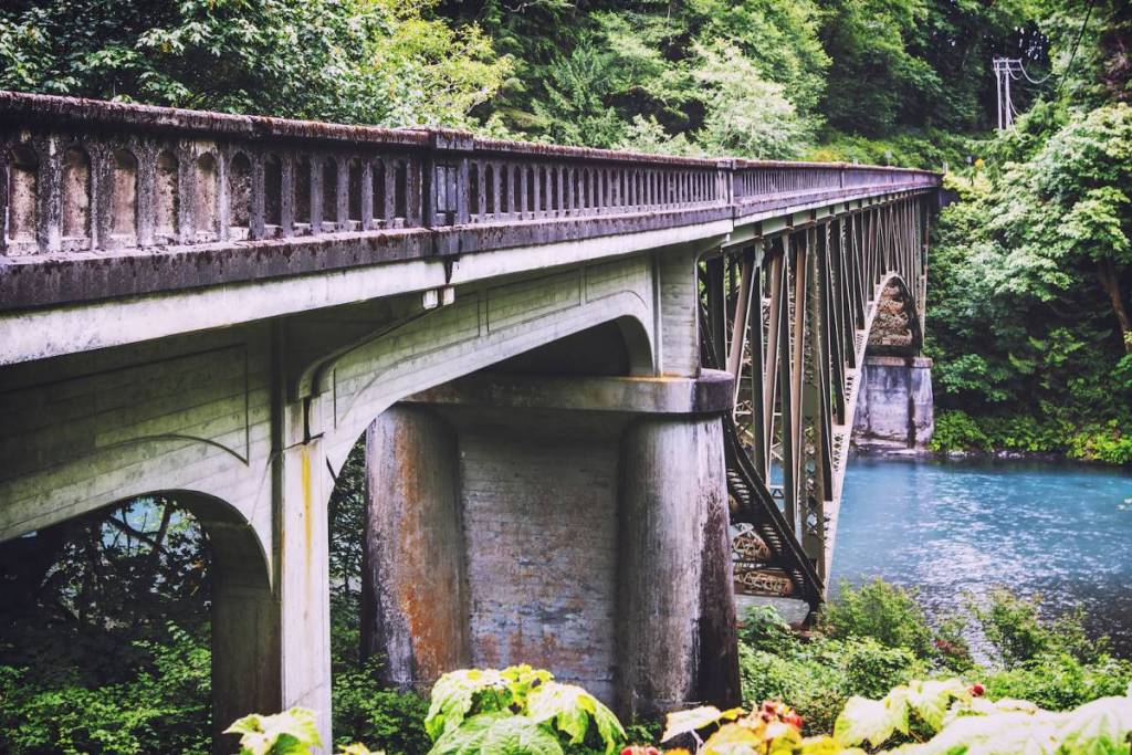 Puente sobre el río Hoh