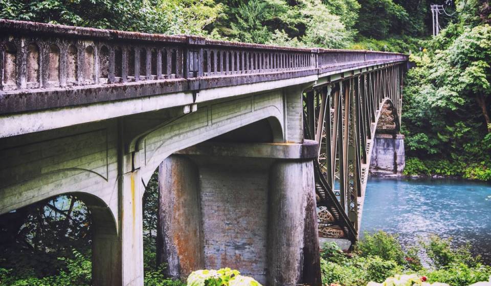 Breaking the iconic US 101 Olympic Peninsula loop: Structural cracks force repeated multi-day closures of the 95-year-old Hoh River Bridge this September