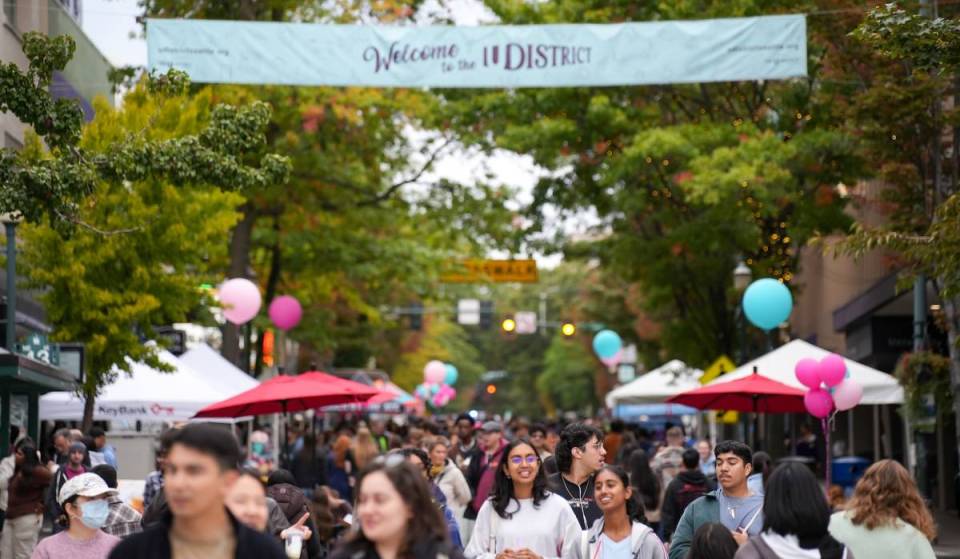 Este sábado, el U District de Seattle se convertirá en una gran fiesta callejera sin coches en The Ave y lo celebrará con una cervecería al aire libre, música en directo y raciones a 6 dólares