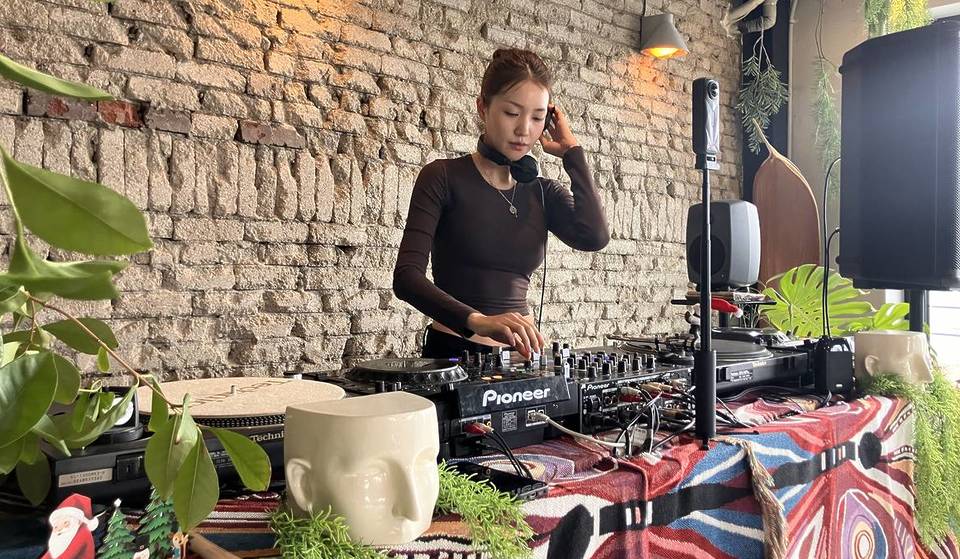 [Seoul, I did it] Working out in a bar in Itaewon: ‘Barre &amp; Beats’ with a live DJ