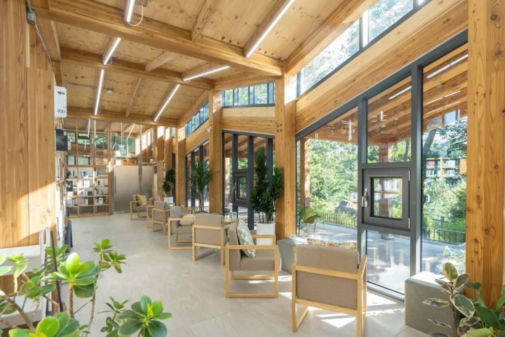 Top 6 Recommended Forest Libraries in Seoul | Must-Visit Book Cafés for Fall