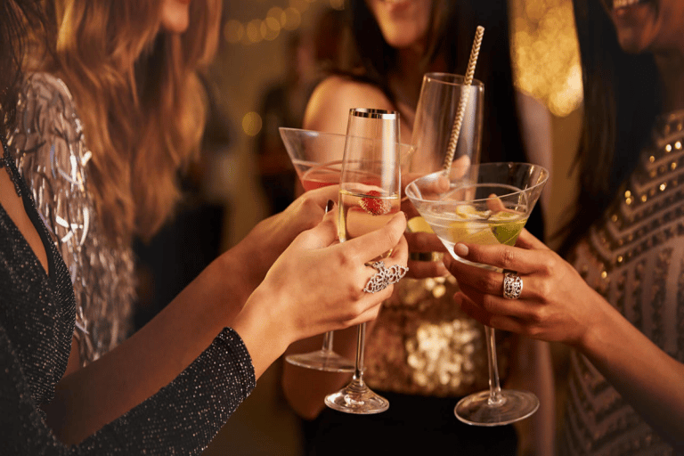 12 Best Cheap Bars In Singapore For Affordable Drinks