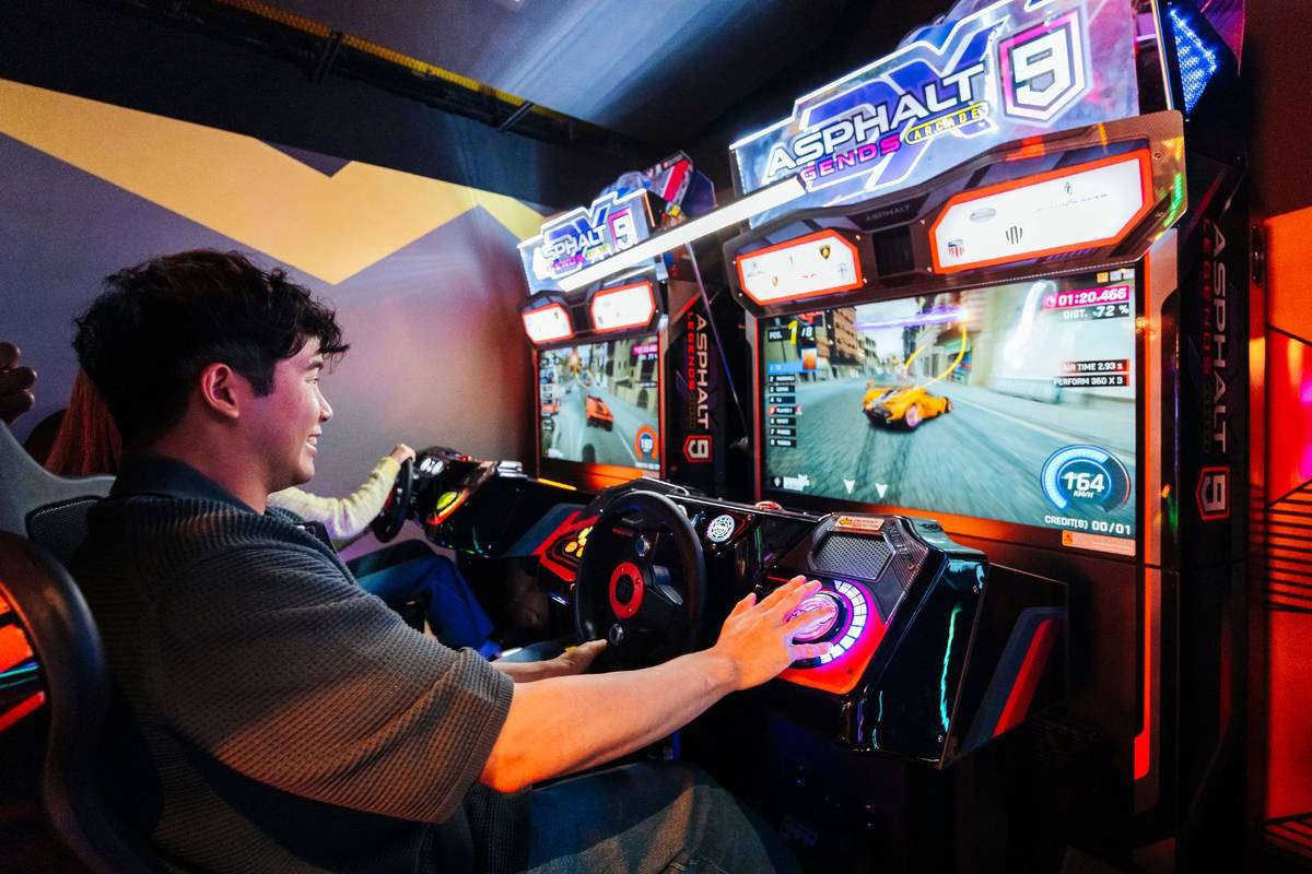 racing simulators for F1 Singapore Grand Prix public gaming