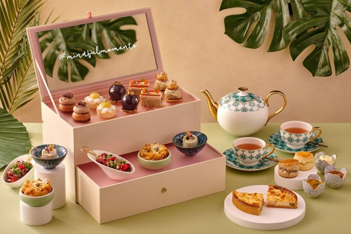 Mindful Moments high tea set with pink box