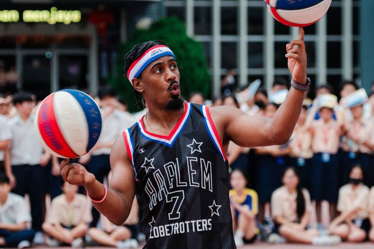 star of Harlem Globetrotters doing tricks things to do August Singapore this weekend August 15 to 17