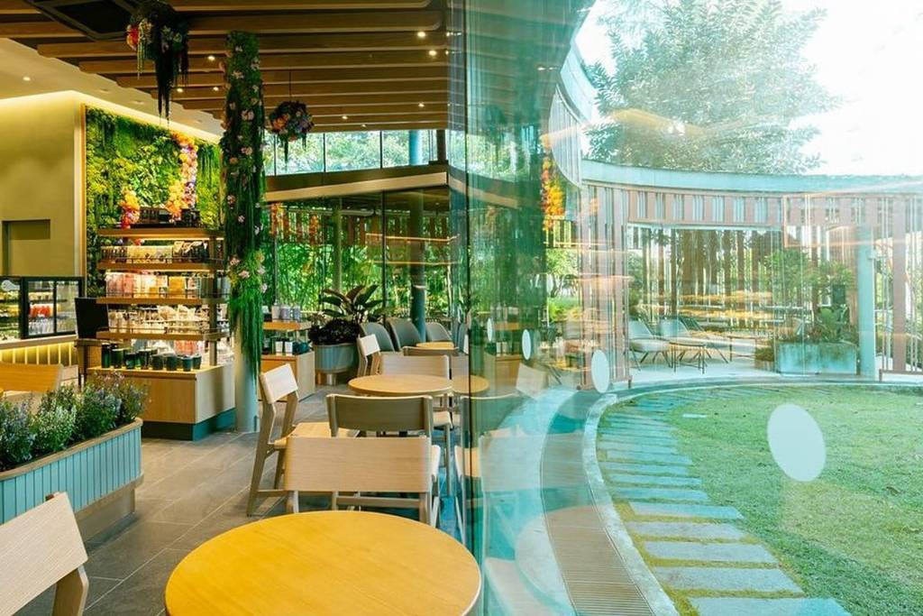 Starbucks Opens Second Scenic Outlet At Gardens By The Bay