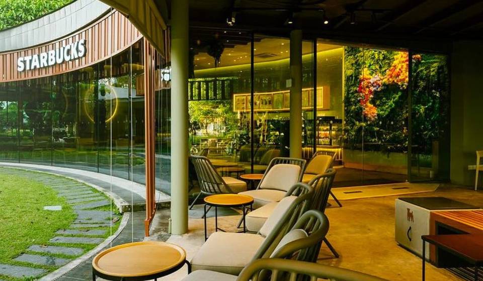 A Dreamy New Pet-Friendly Starbucks At Gardens By The Bay Feels Like The Middle Of The Jungle